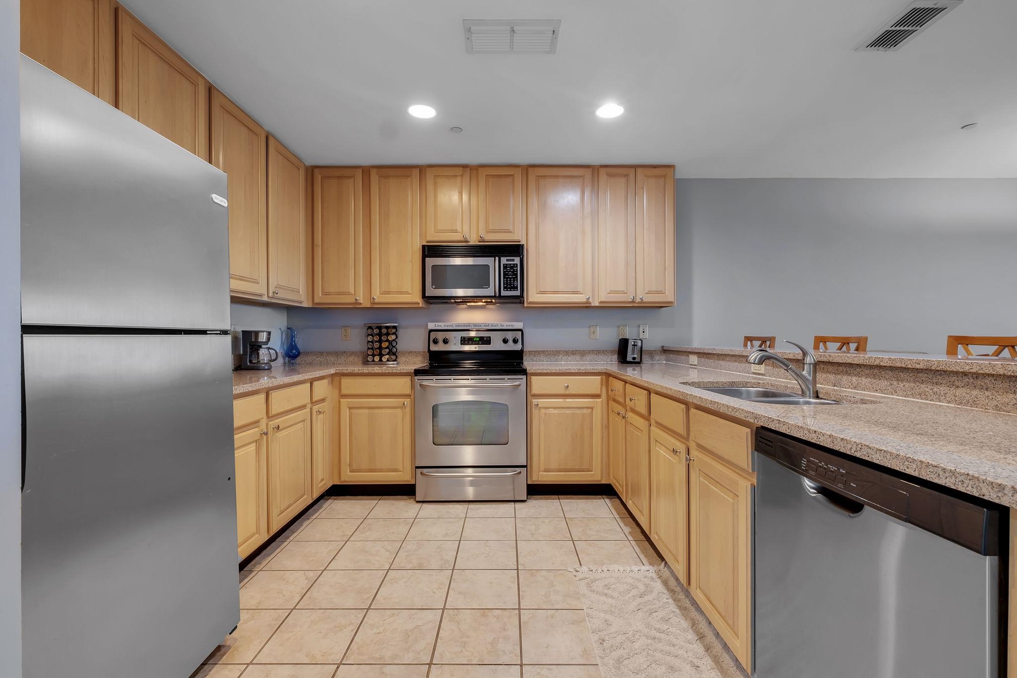 215 W College Avenue Unit: 903