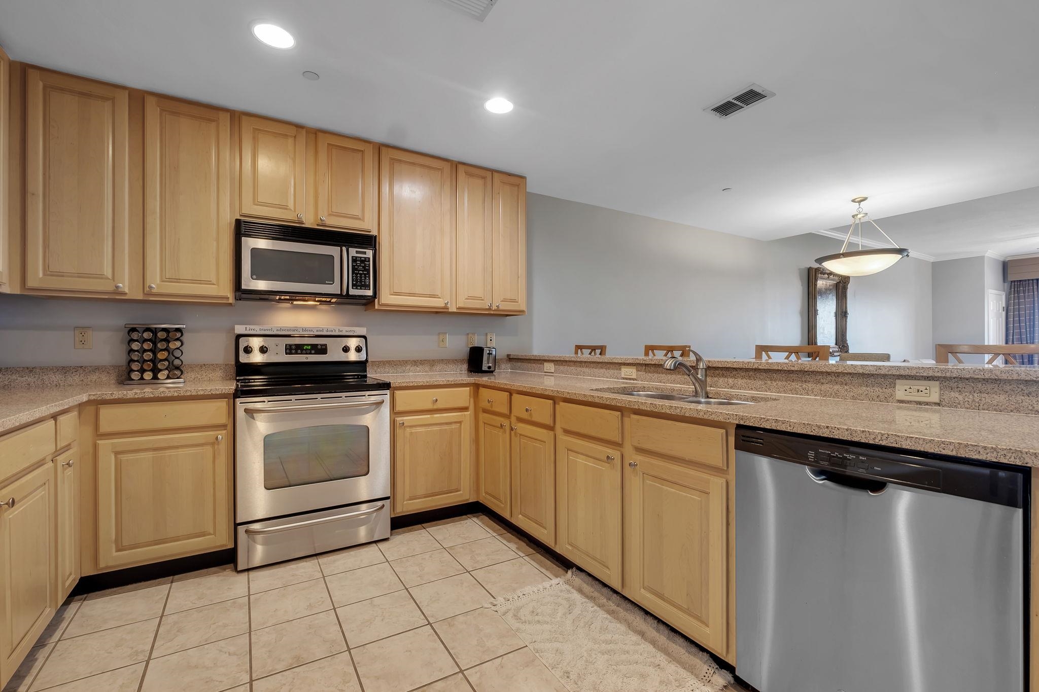 215 W College Avenue Unit: 903