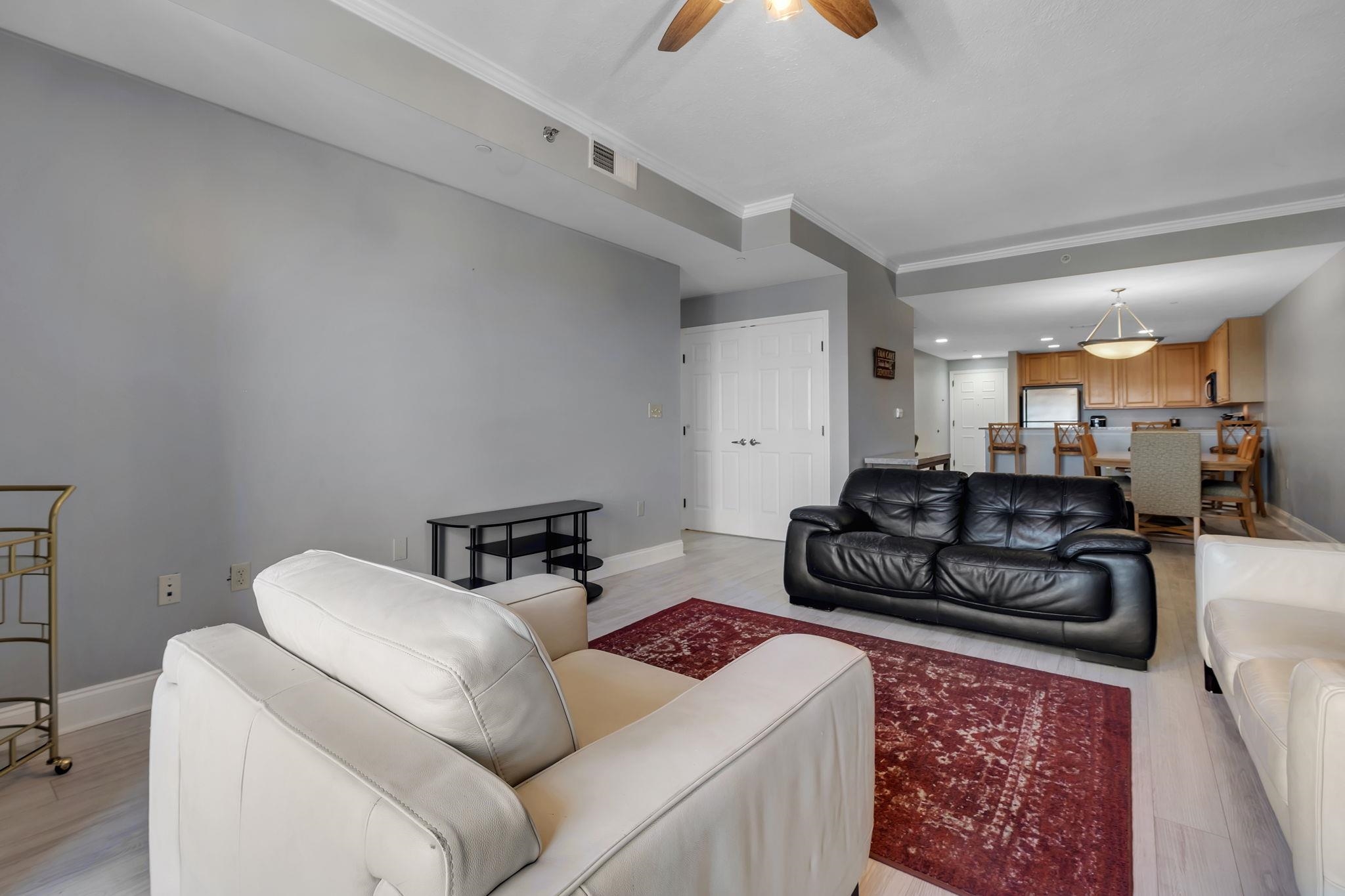215 W College Avenue Unit: 903