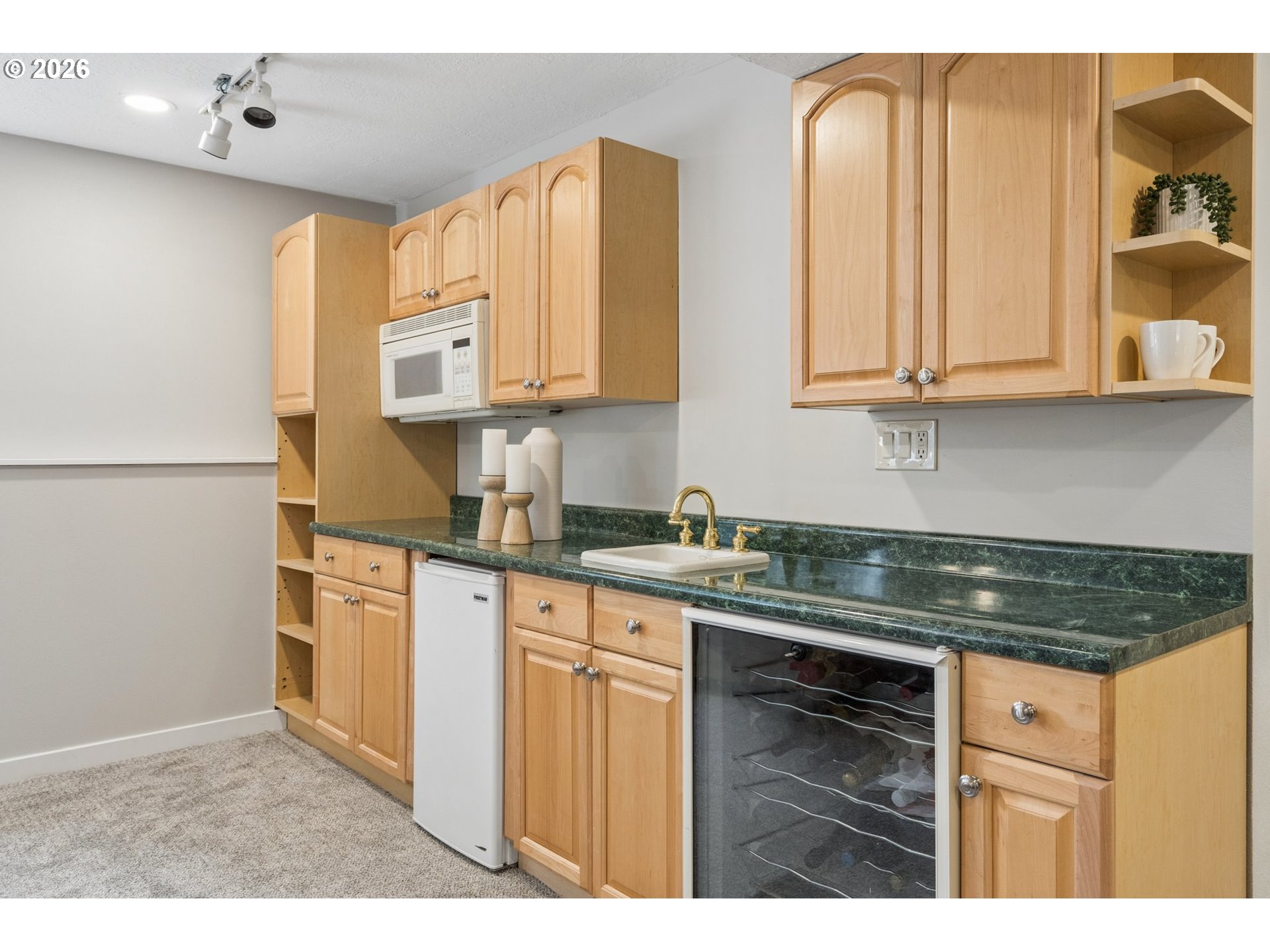 2445 DEBOK RD