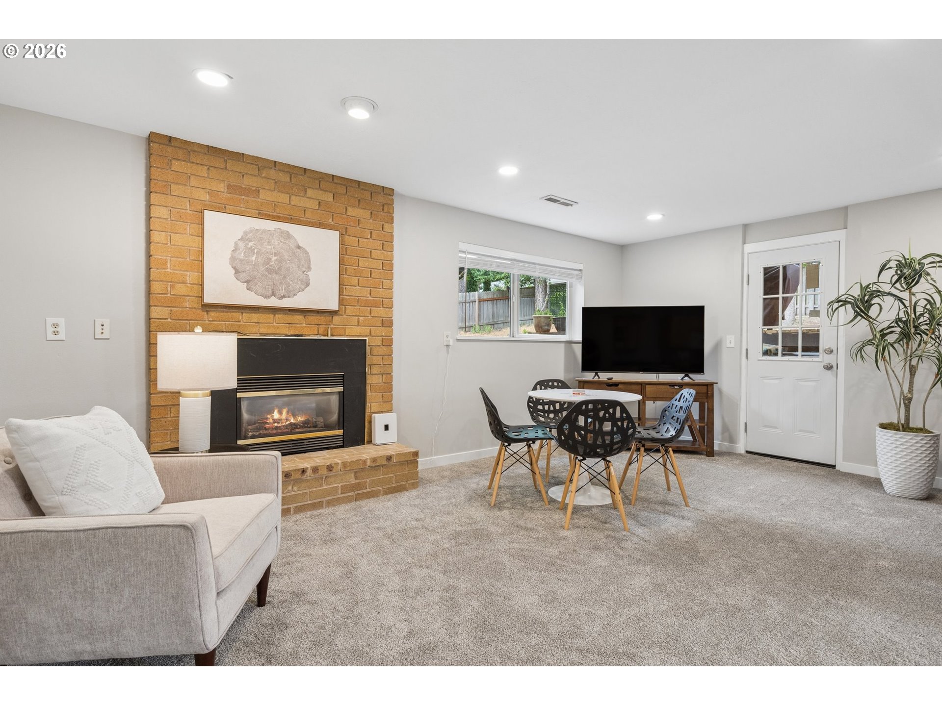 2445 DEBOK RD