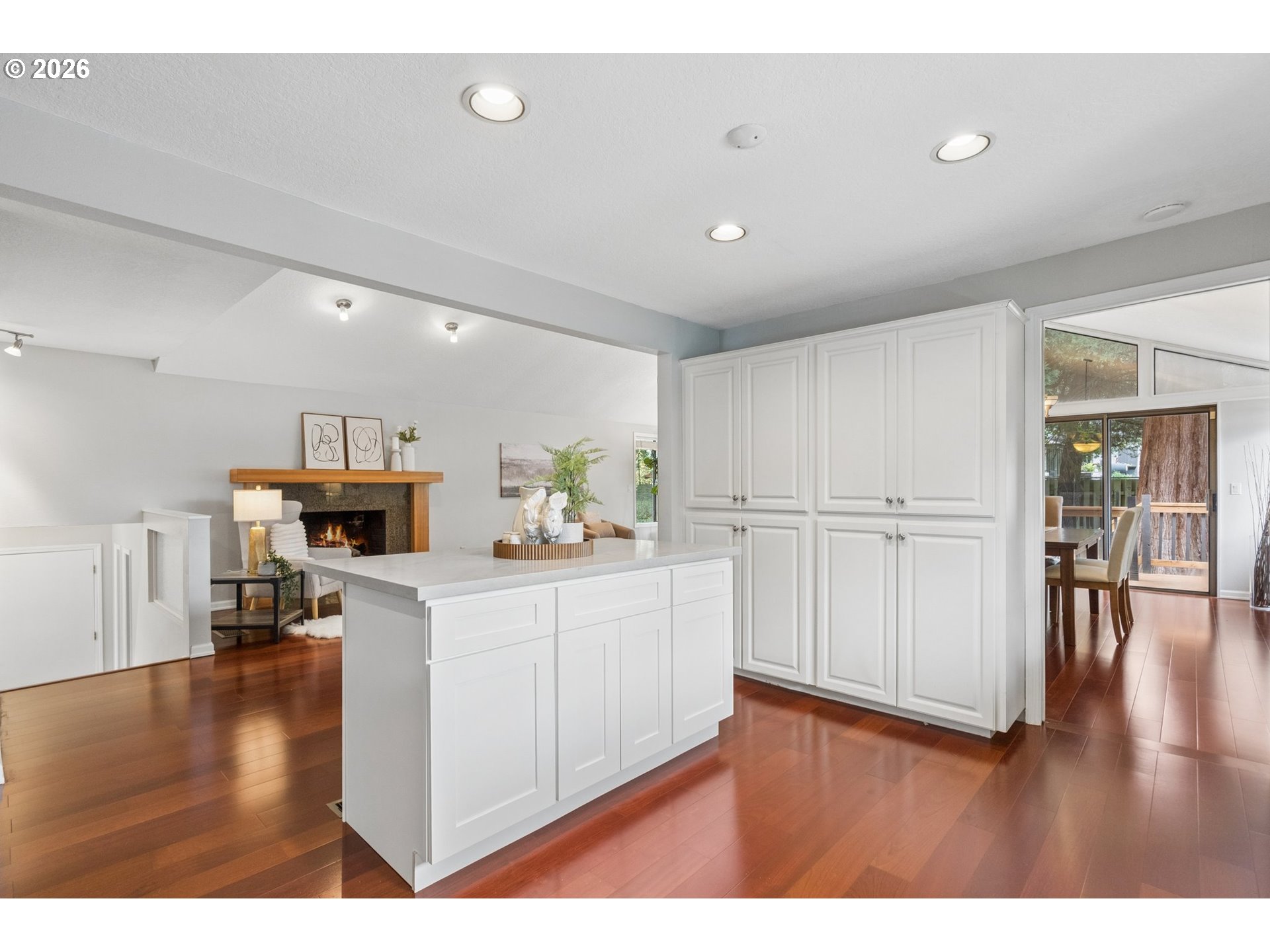 2445 DEBOK RD