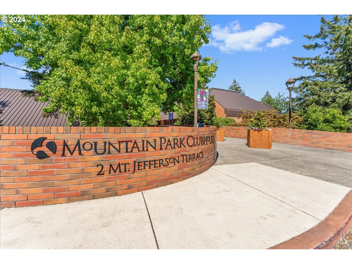 174 Oswego Summit