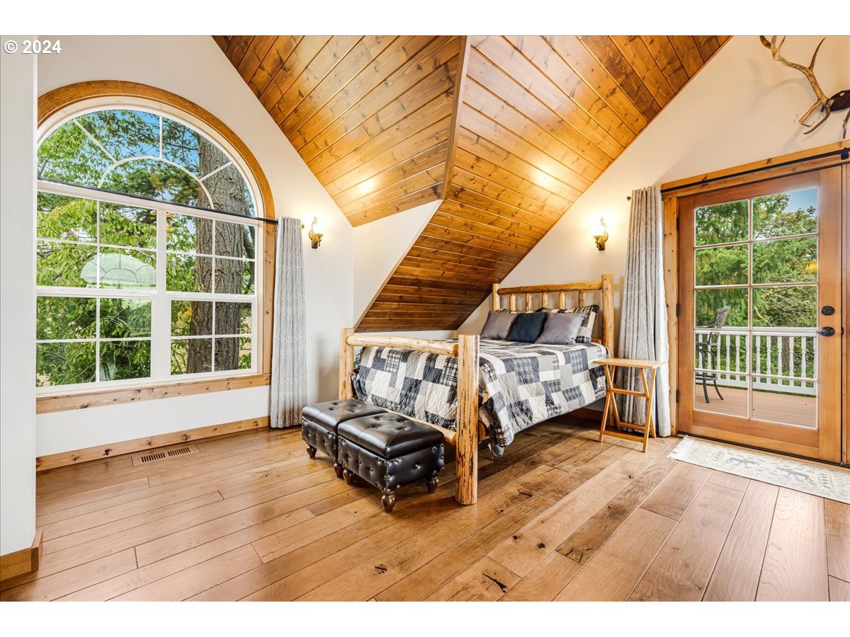 1309 E OAK KNOLL CT