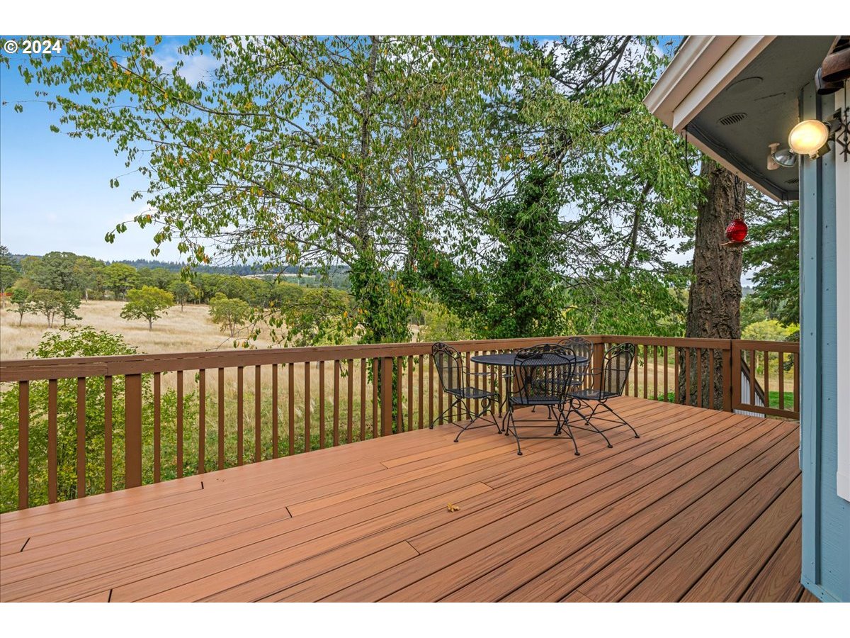1309 E OAK KNOLL CT