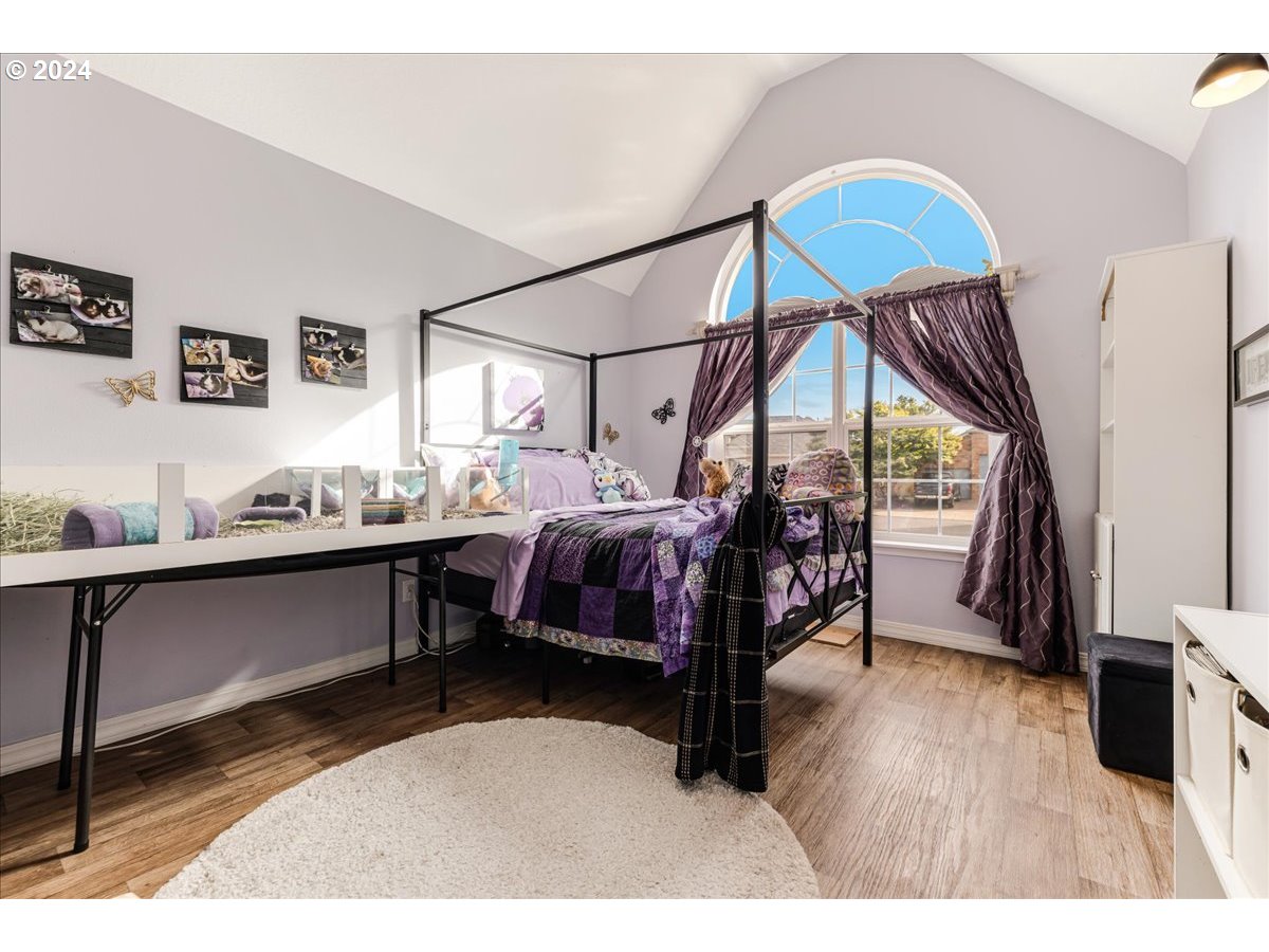 1309 E OAK KNOLL CT