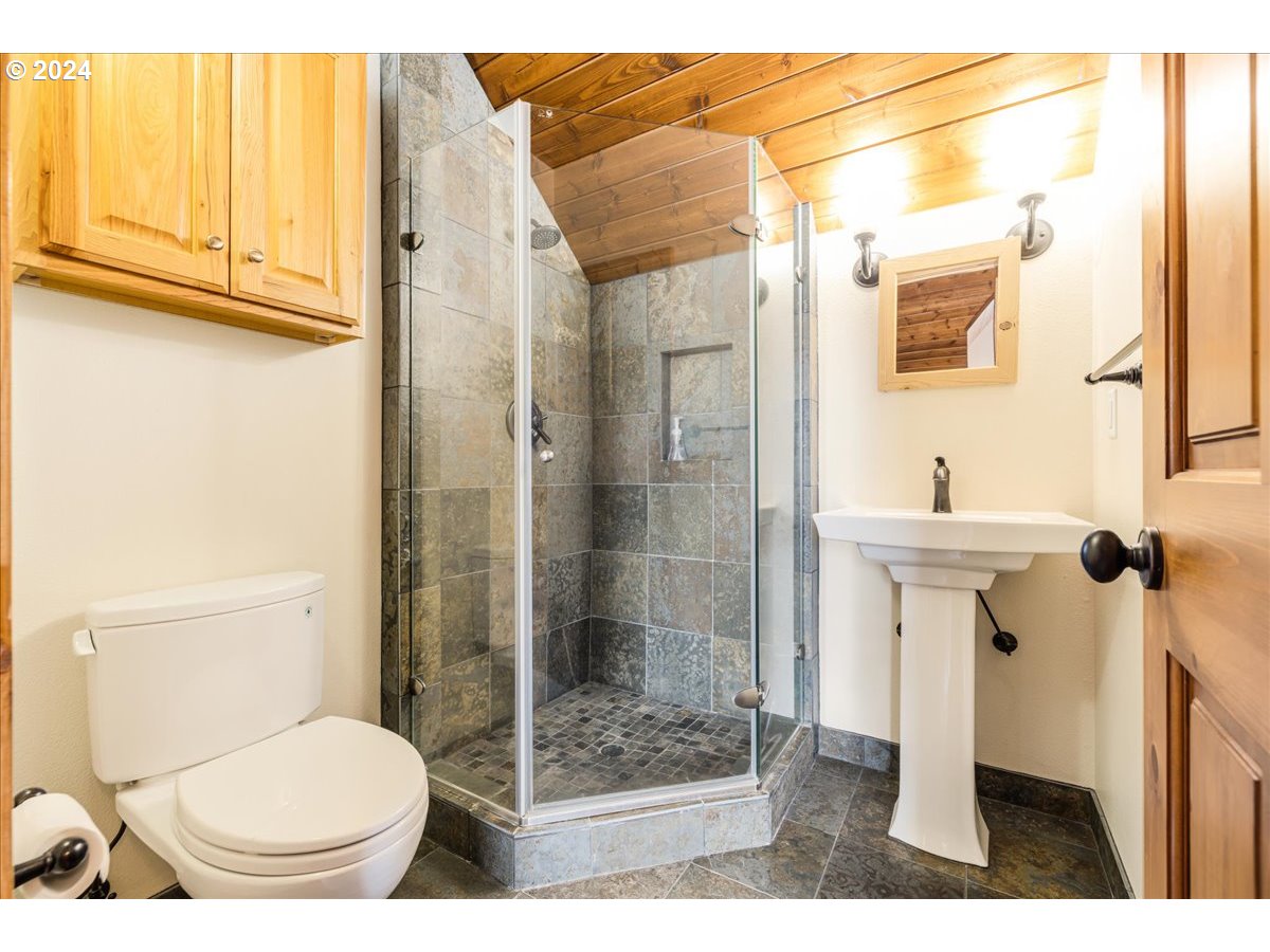1309 E OAK KNOLL CT