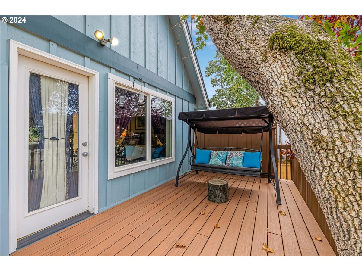 1309 E OAK KNOLL CT