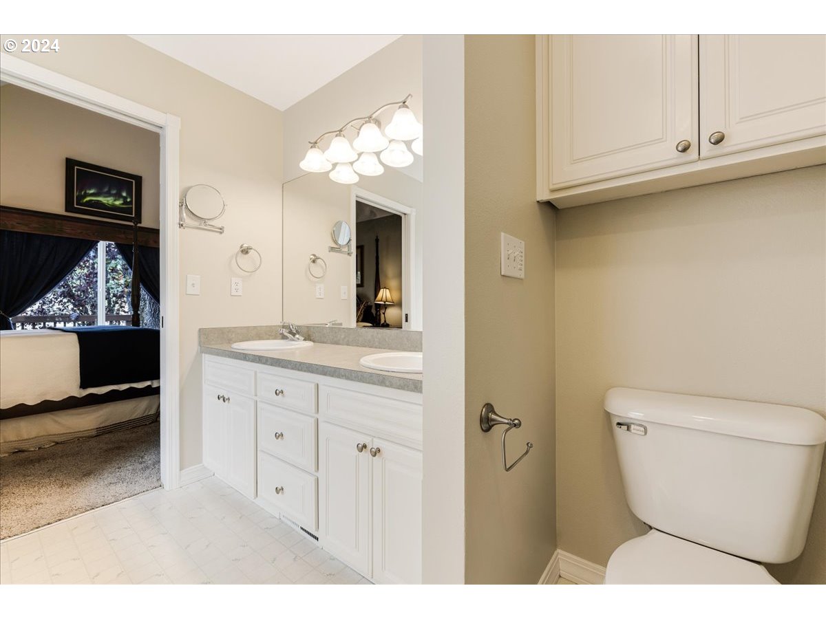 1309 E OAK KNOLL CT