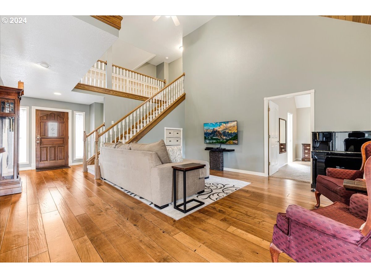 1309 E OAK KNOLL CT