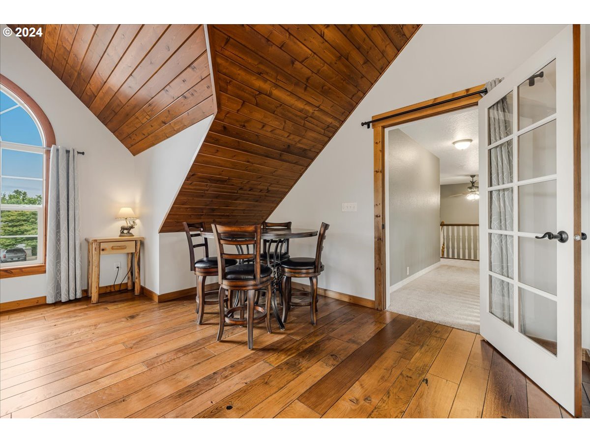1309 E OAK KNOLL CT