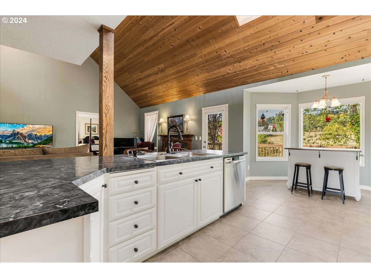 1309 E OAK KNOLL CT