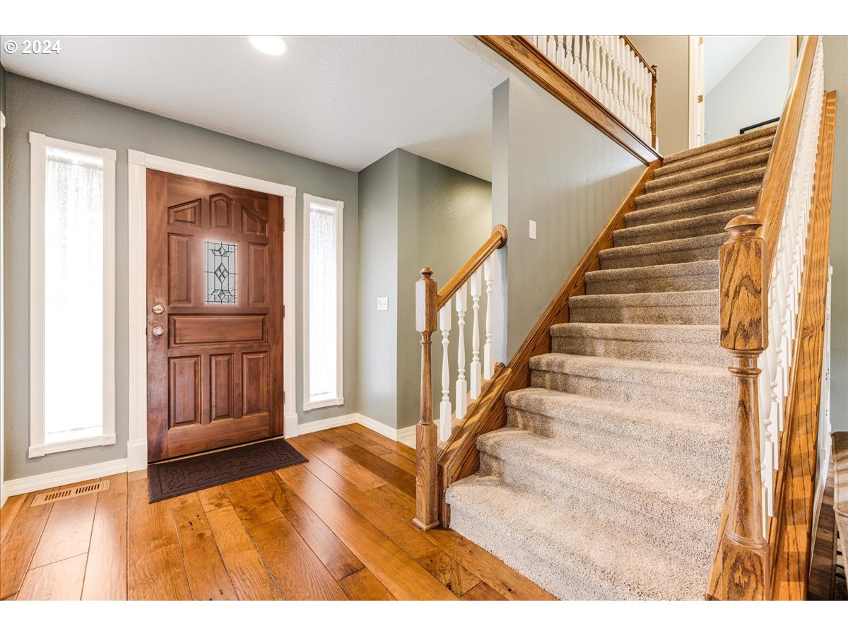 1309 E OAK KNOLL CT