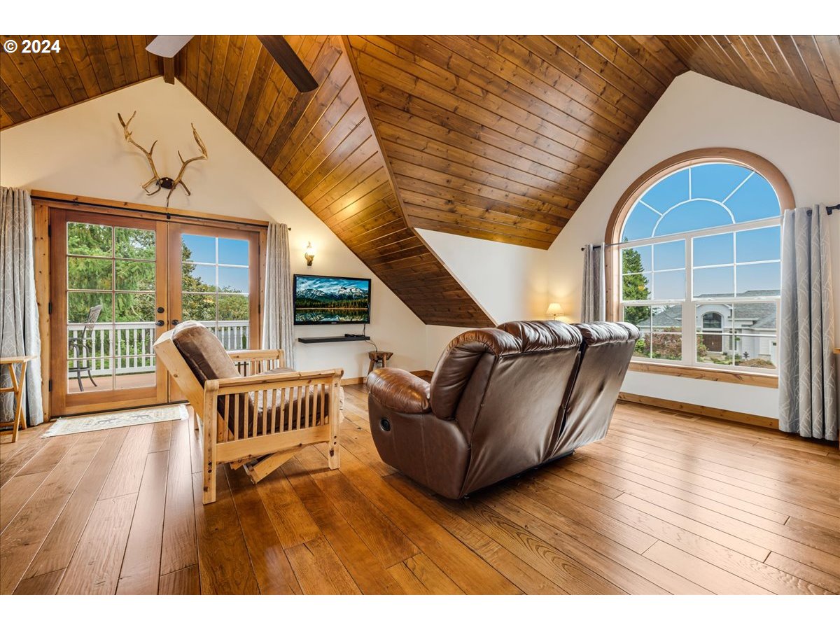 1309 E OAK KNOLL CT