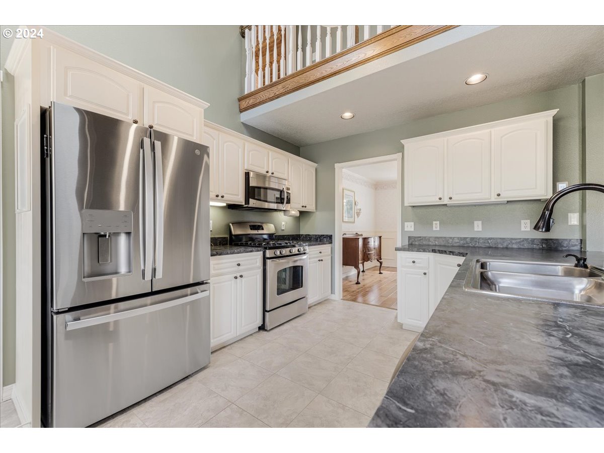 1309 E OAK KNOLL CT