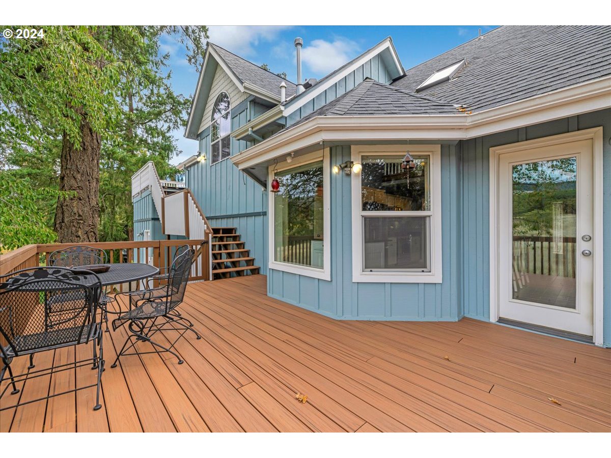 1309 E OAK KNOLL CT