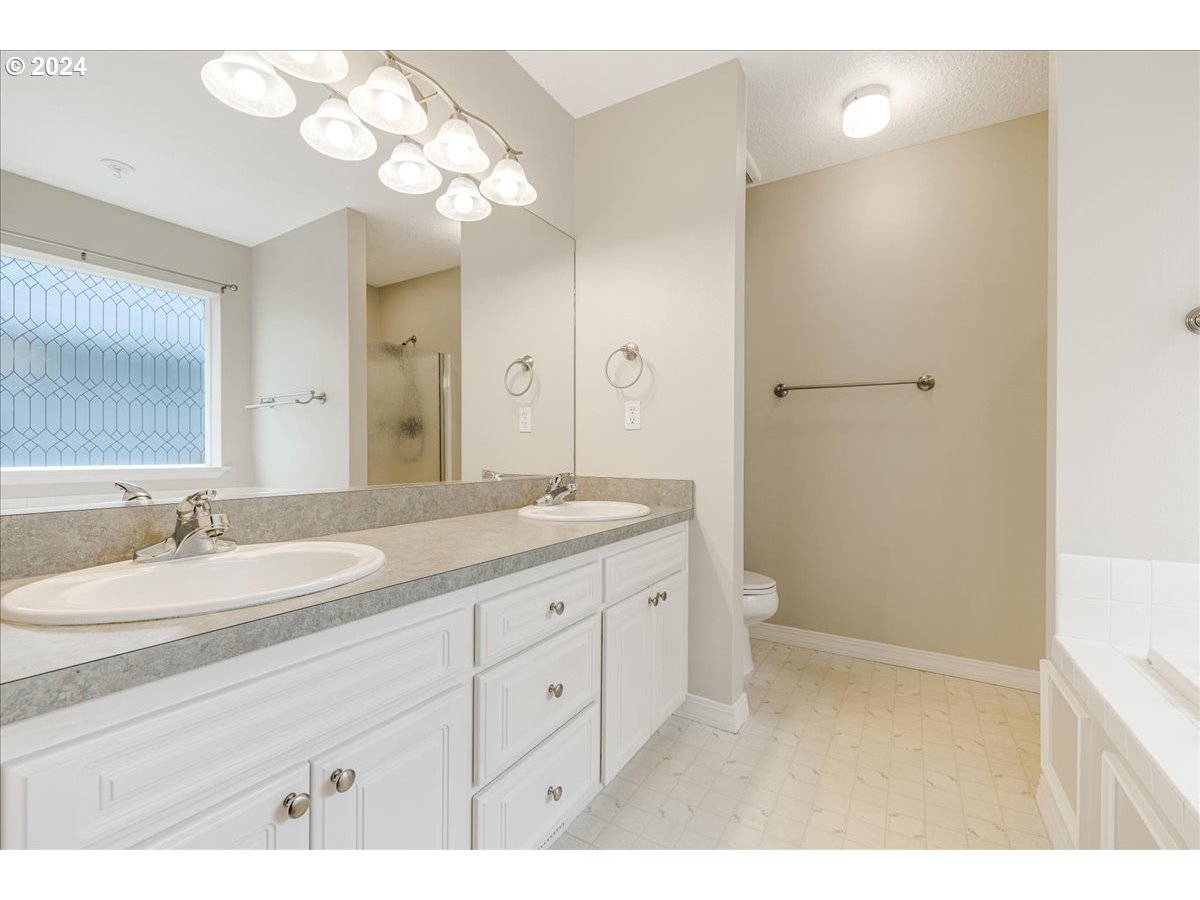 1309 E OAK KNOLL CT