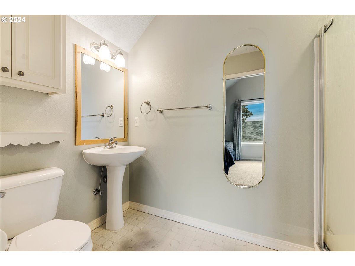 1309 E OAK KNOLL CT