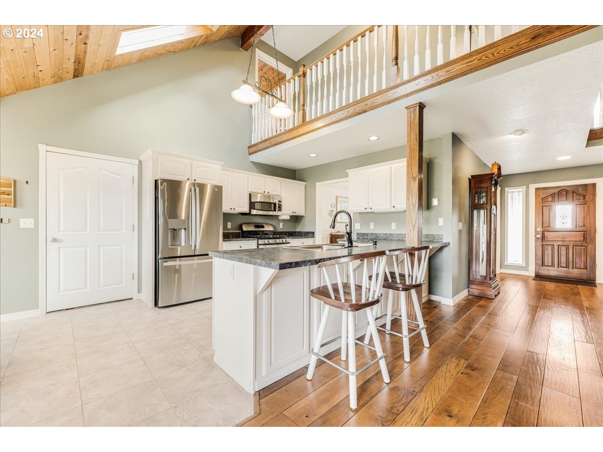 1309 E OAK KNOLL CT