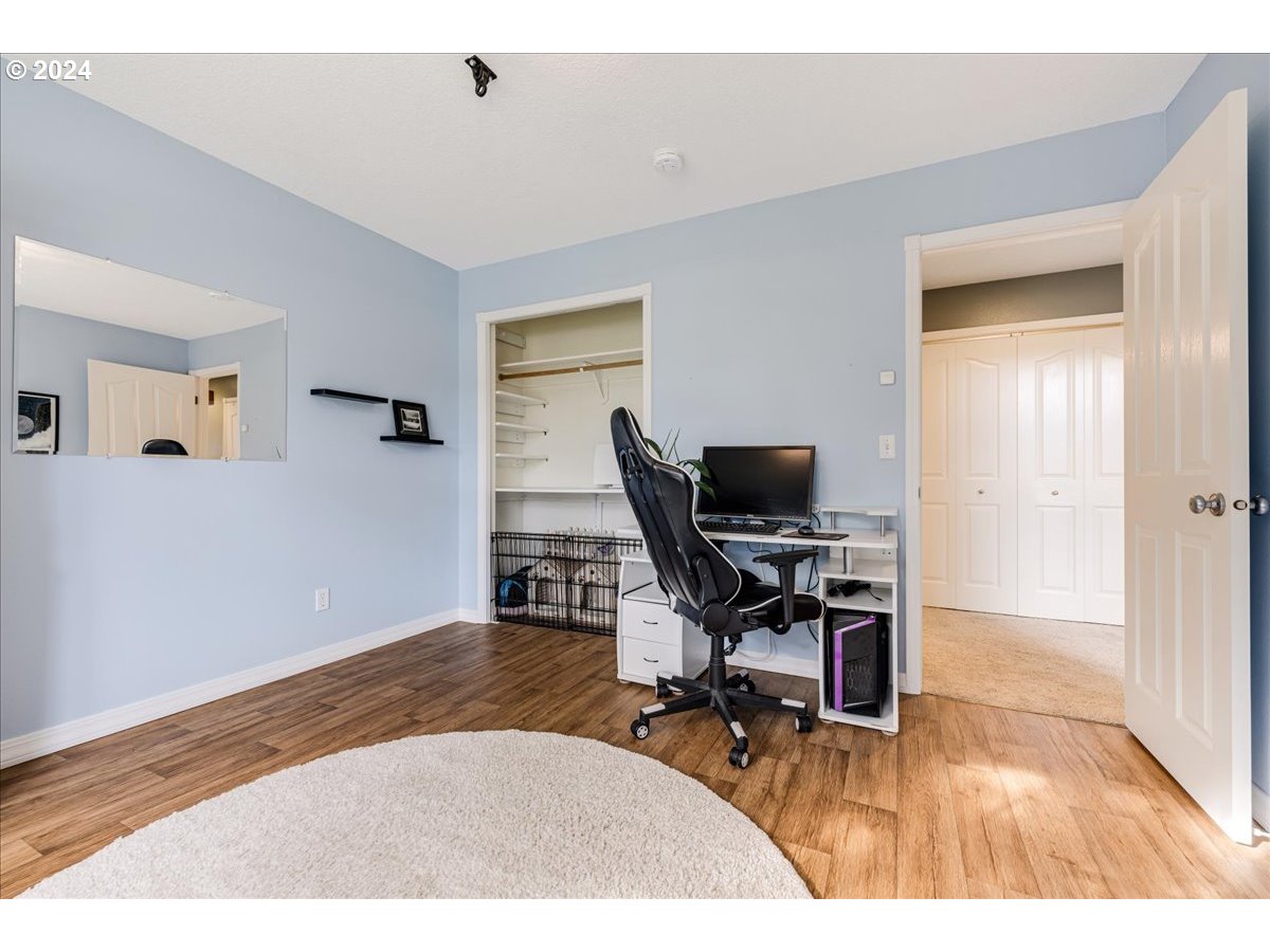 1309 E OAK KNOLL CT