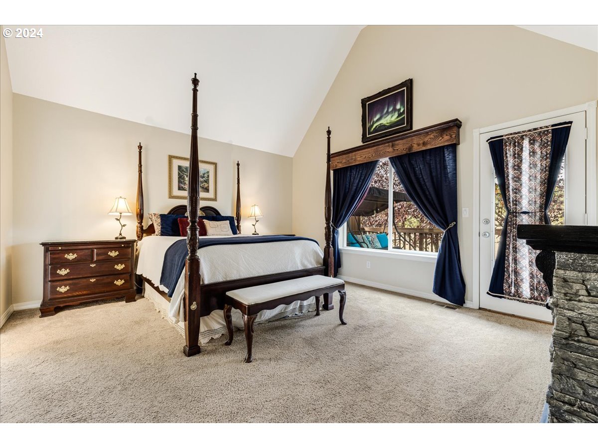 1309 E OAK KNOLL CT