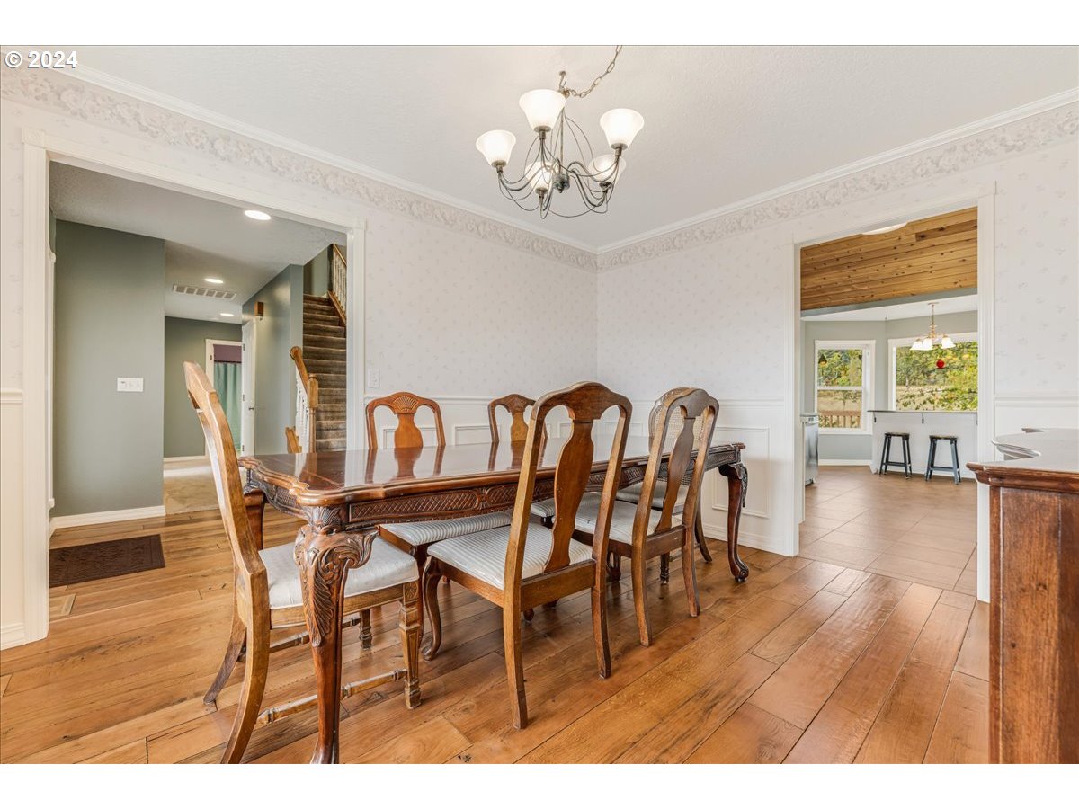 1309 E OAK KNOLL CT