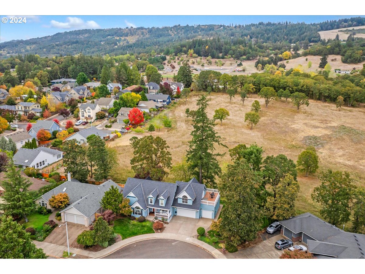 1309 E OAK KNOLL CT