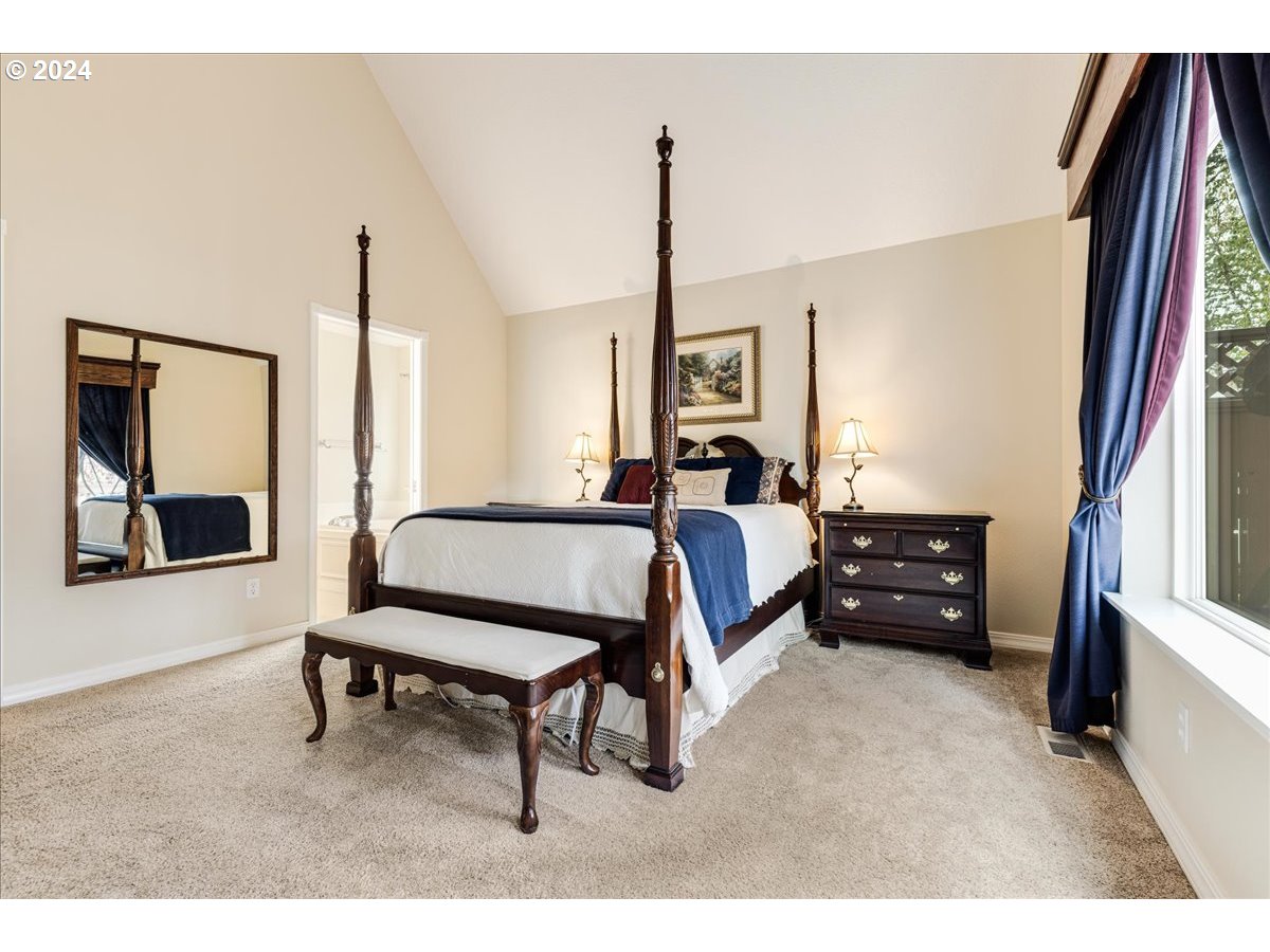 1309 E OAK KNOLL CT