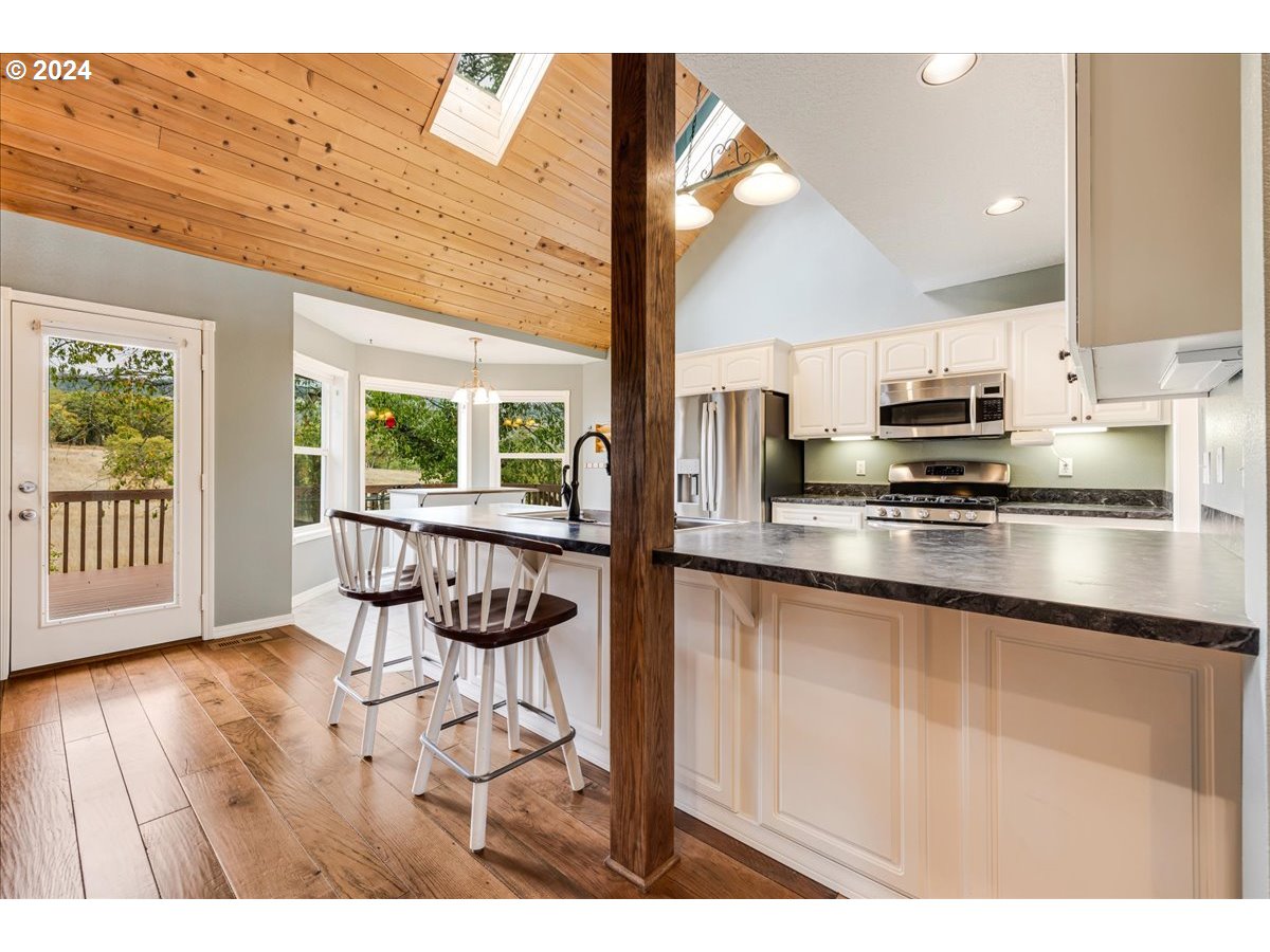1309 E OAK KNOLL CT