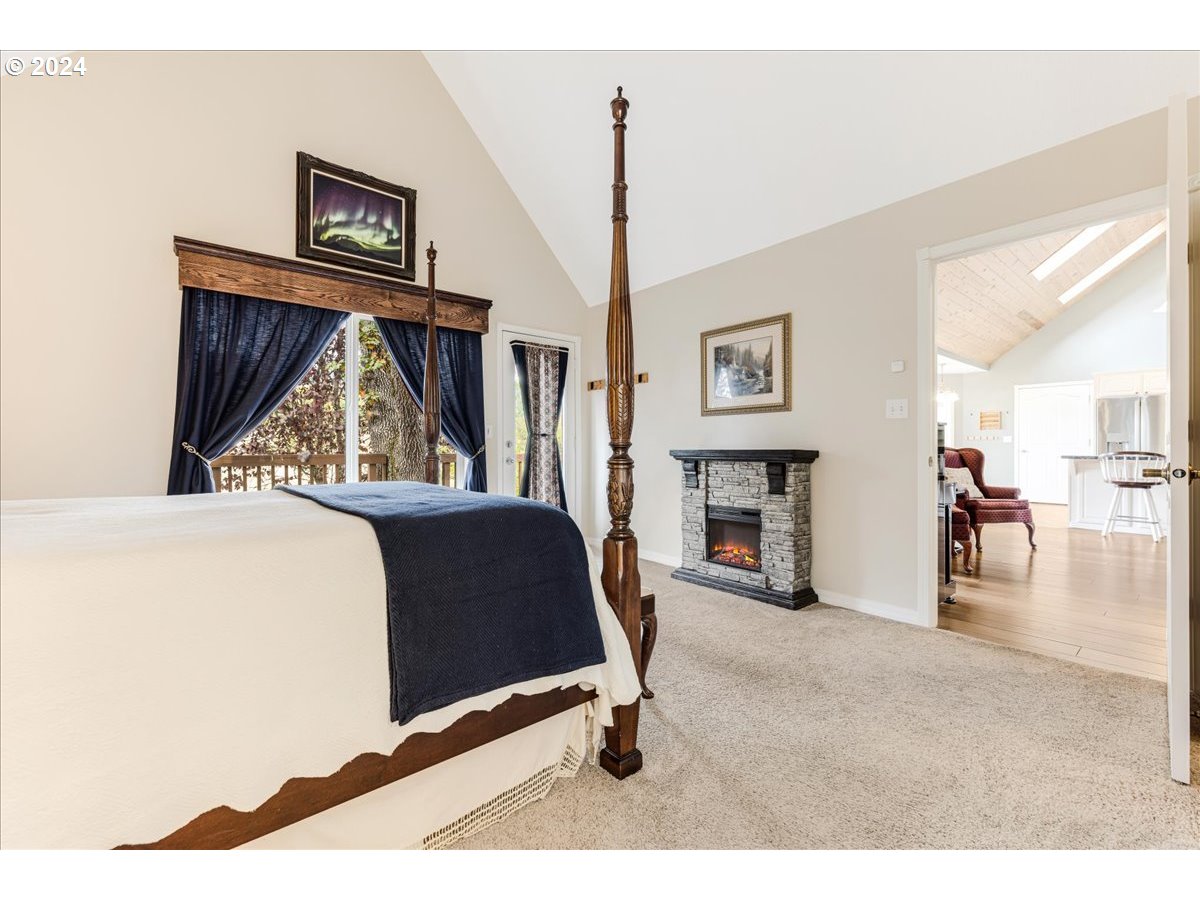 1309 E OAK KNOLL CT