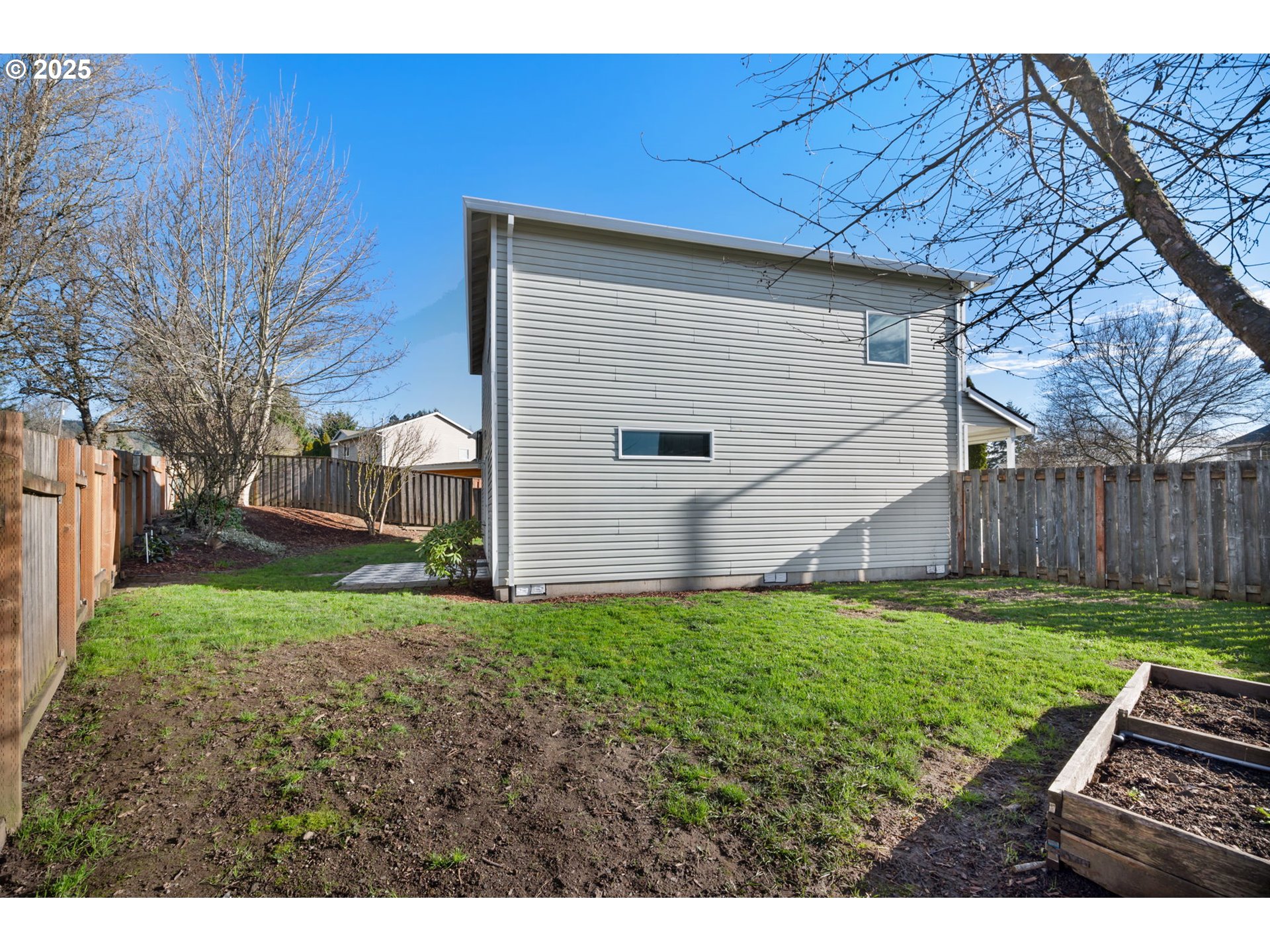 705 E EARL CT