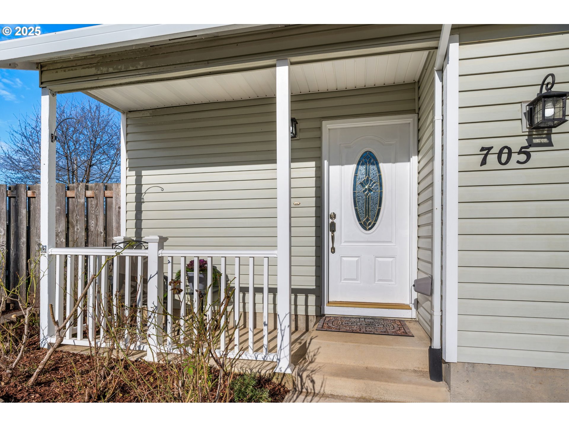 705 E EARL CT
