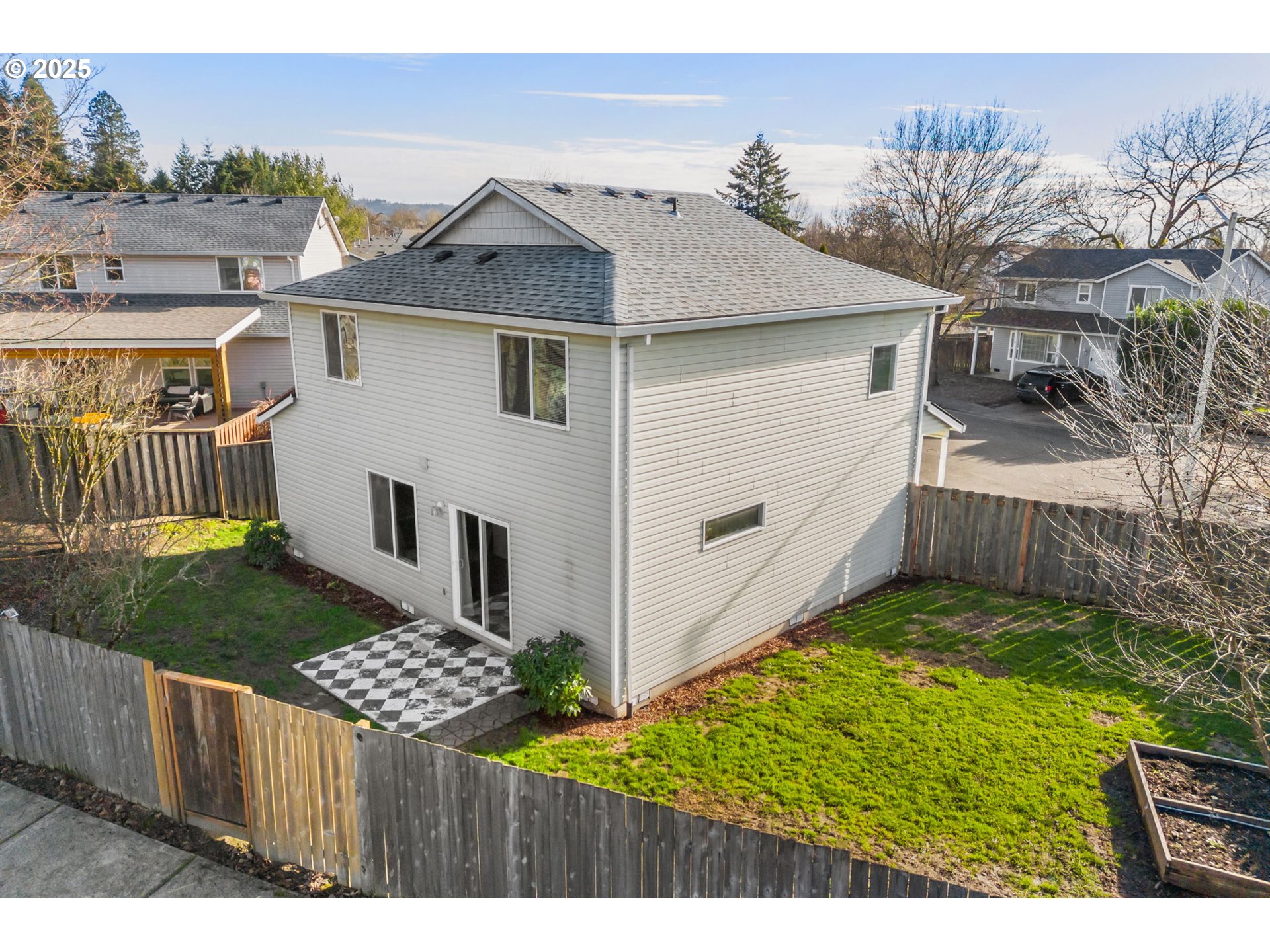 705 E EARL CT