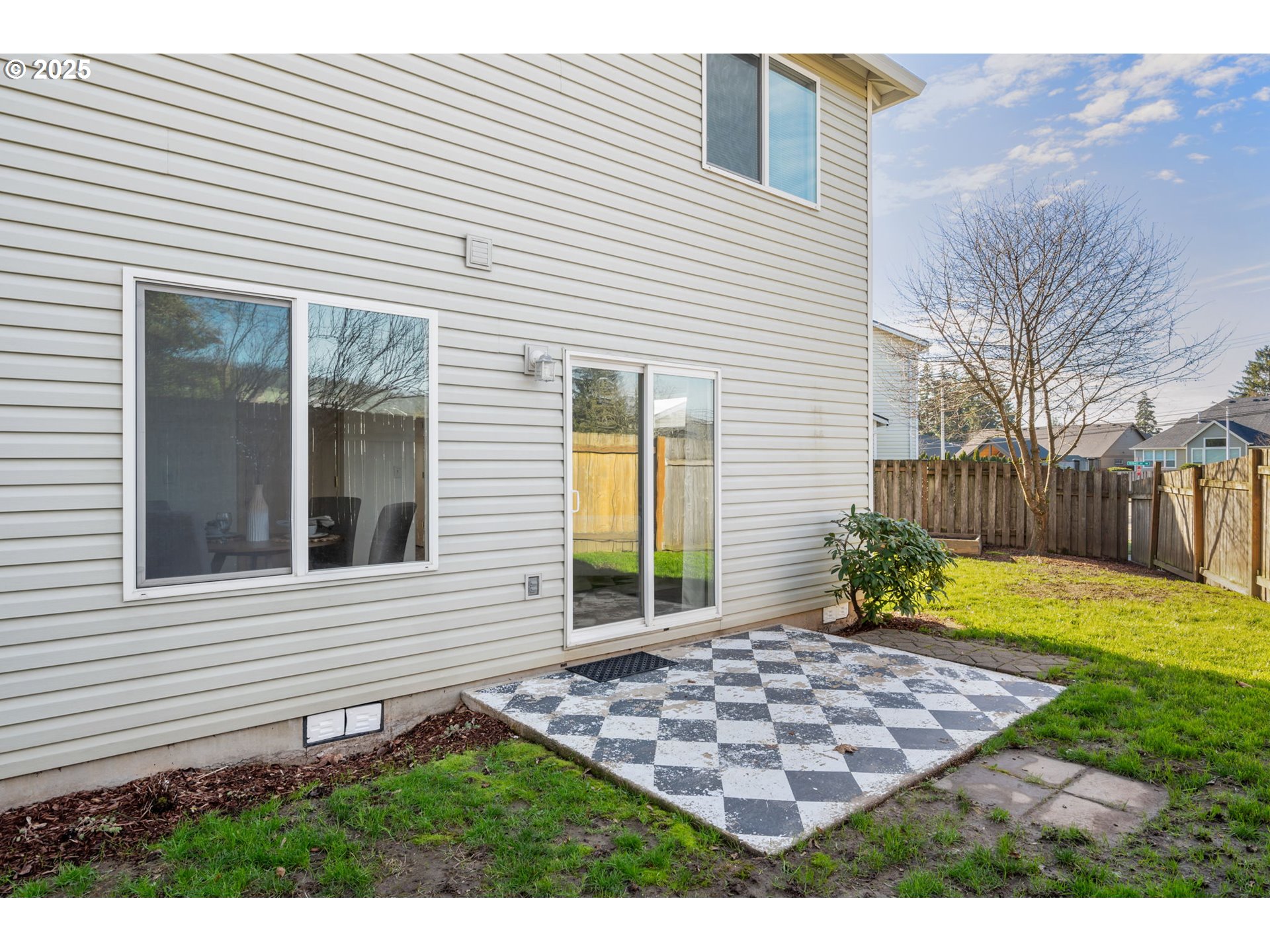 705 E EARL CT