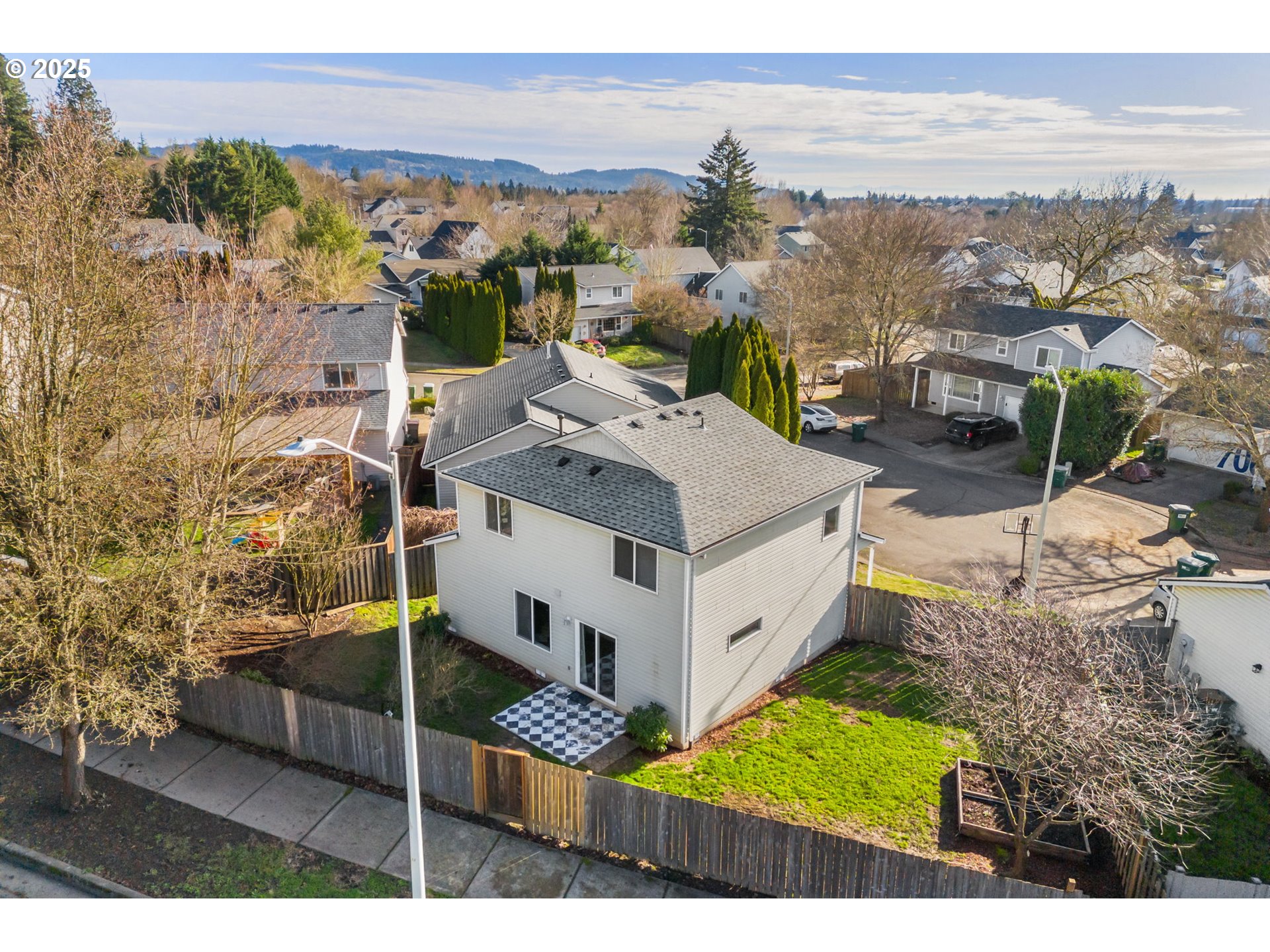705 E EARL CT