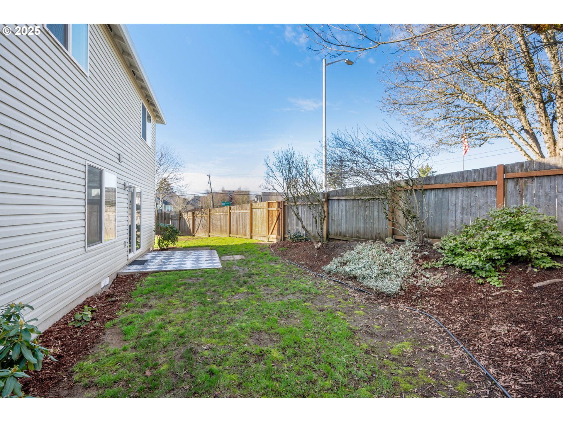 705 E EARL CT