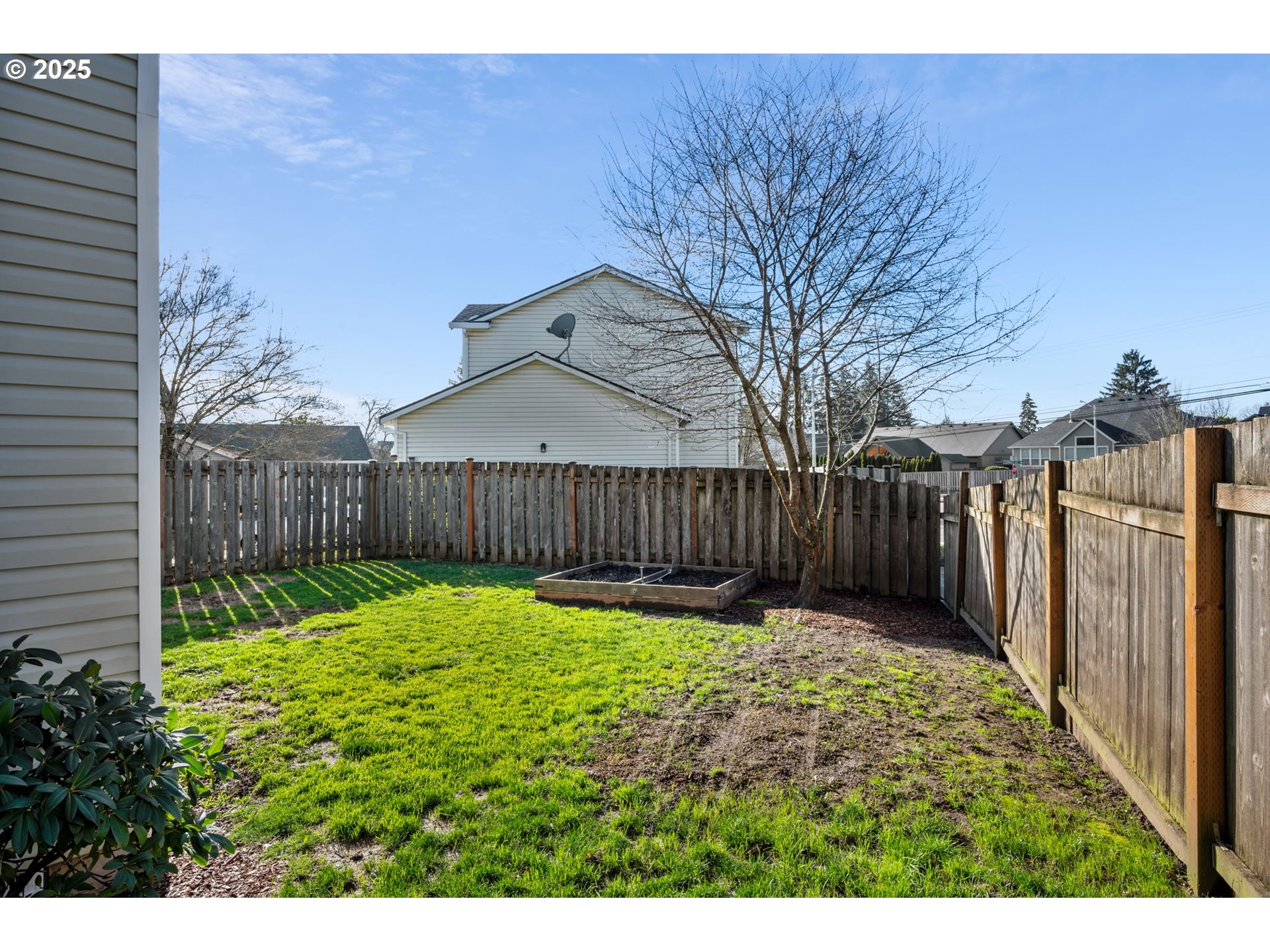 705 E EARL CT