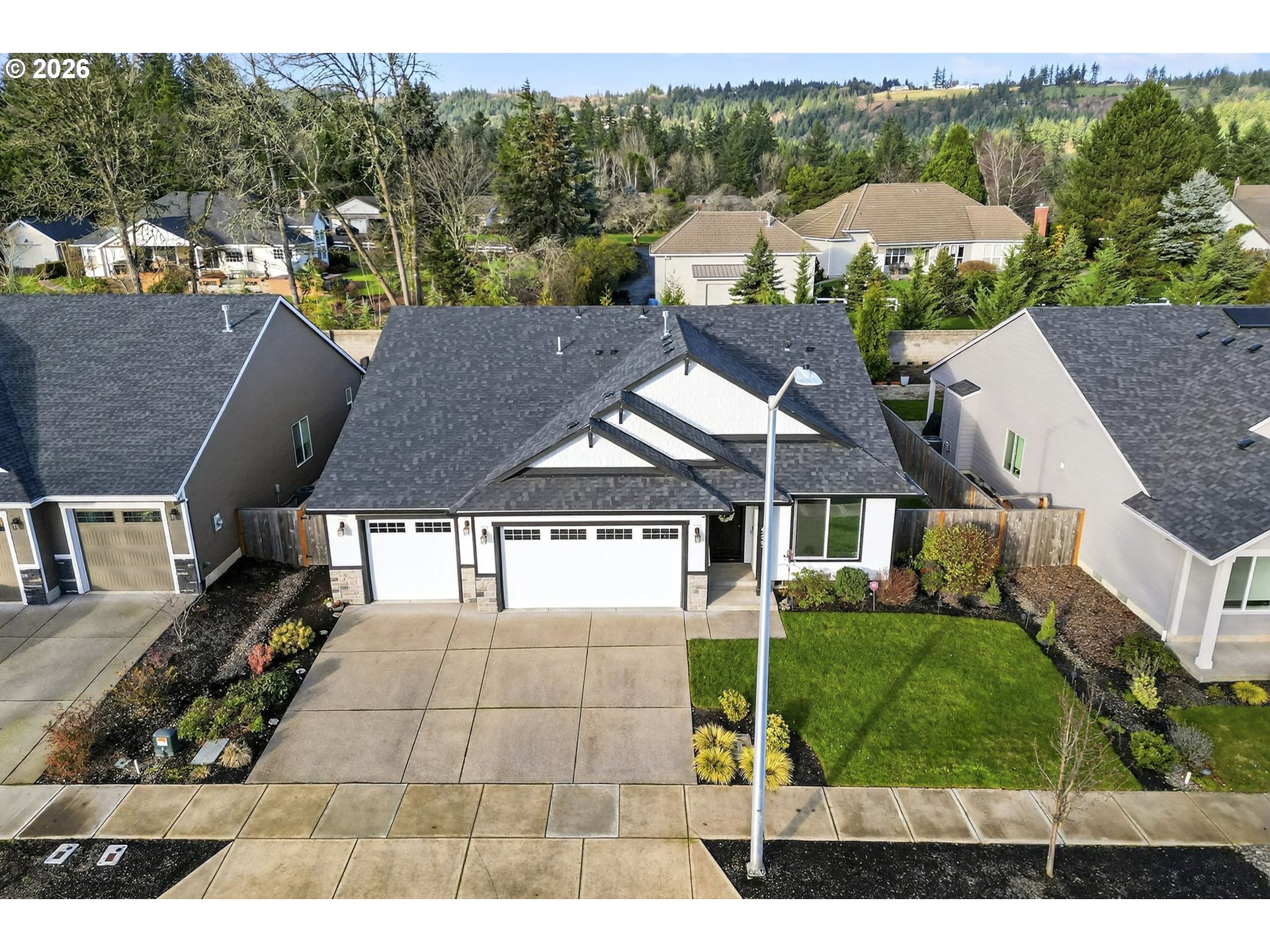 4233 E WILLAKENZIE ST