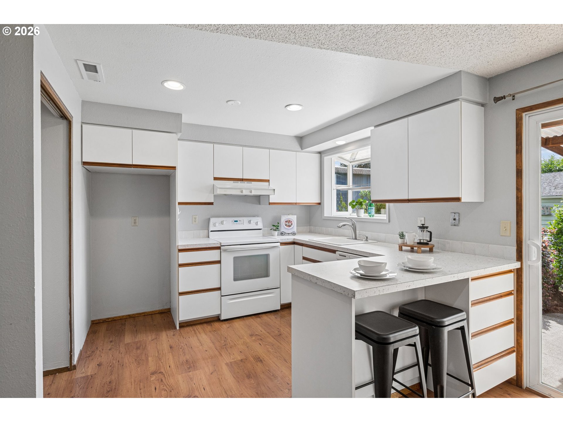 255 W BERKELEY ST