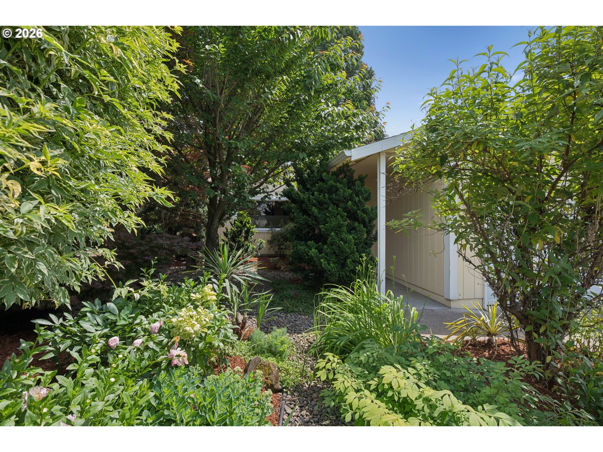 255 W BERKELEY ST