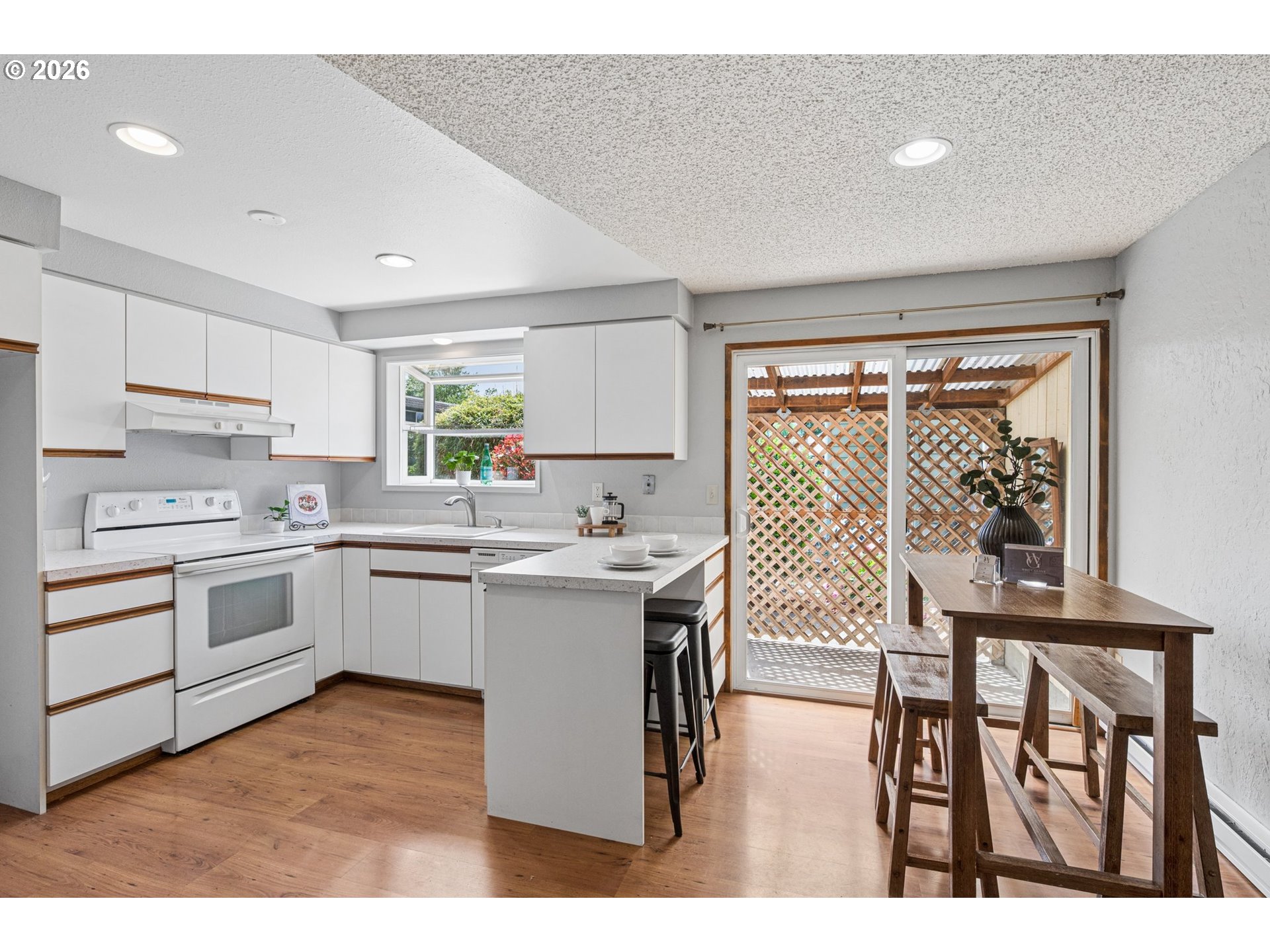 255 W BERKELEY ST