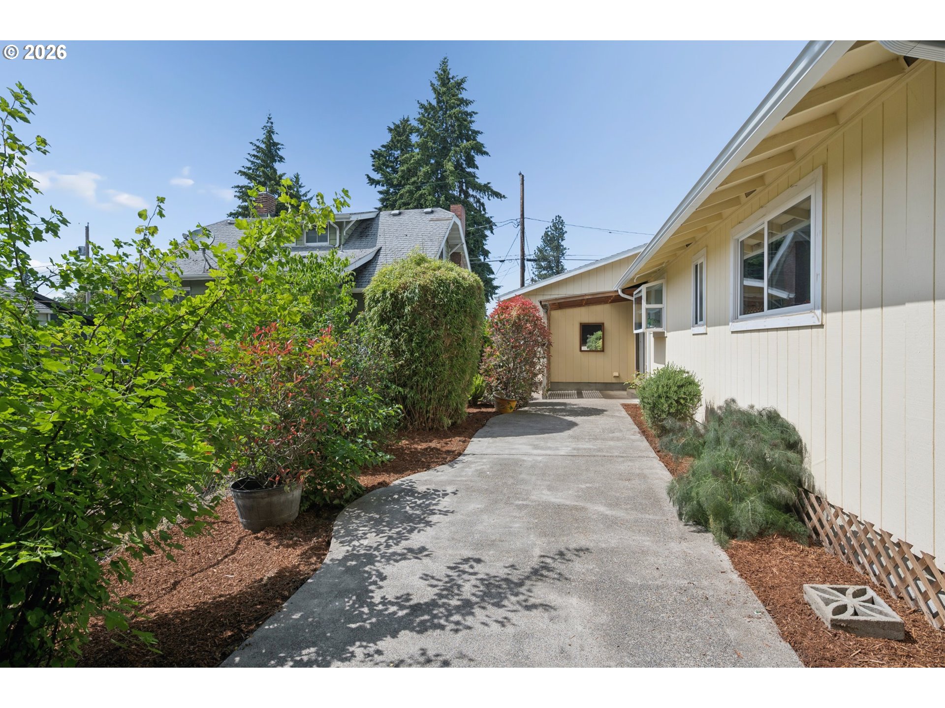 255 W BERKELEY ST