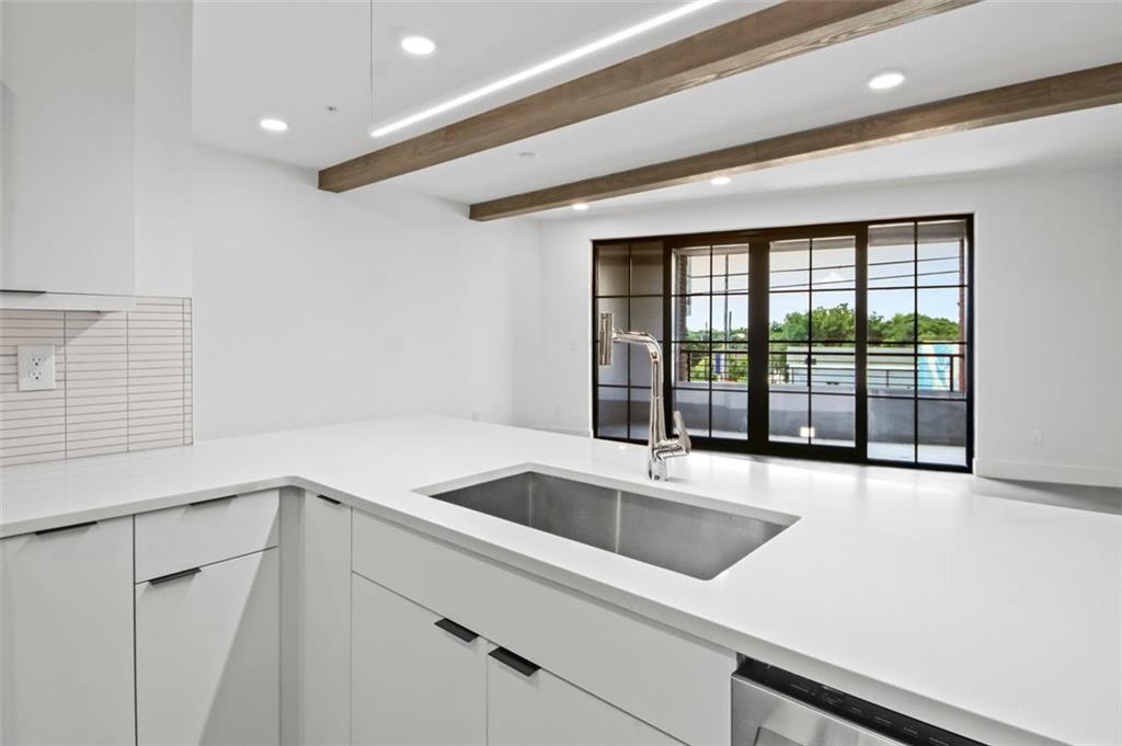 346 Peters Street Unit 102
