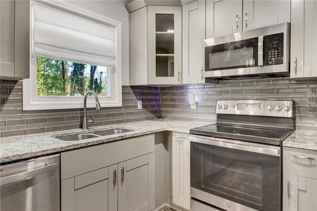 2692 Rockcliff Road SE