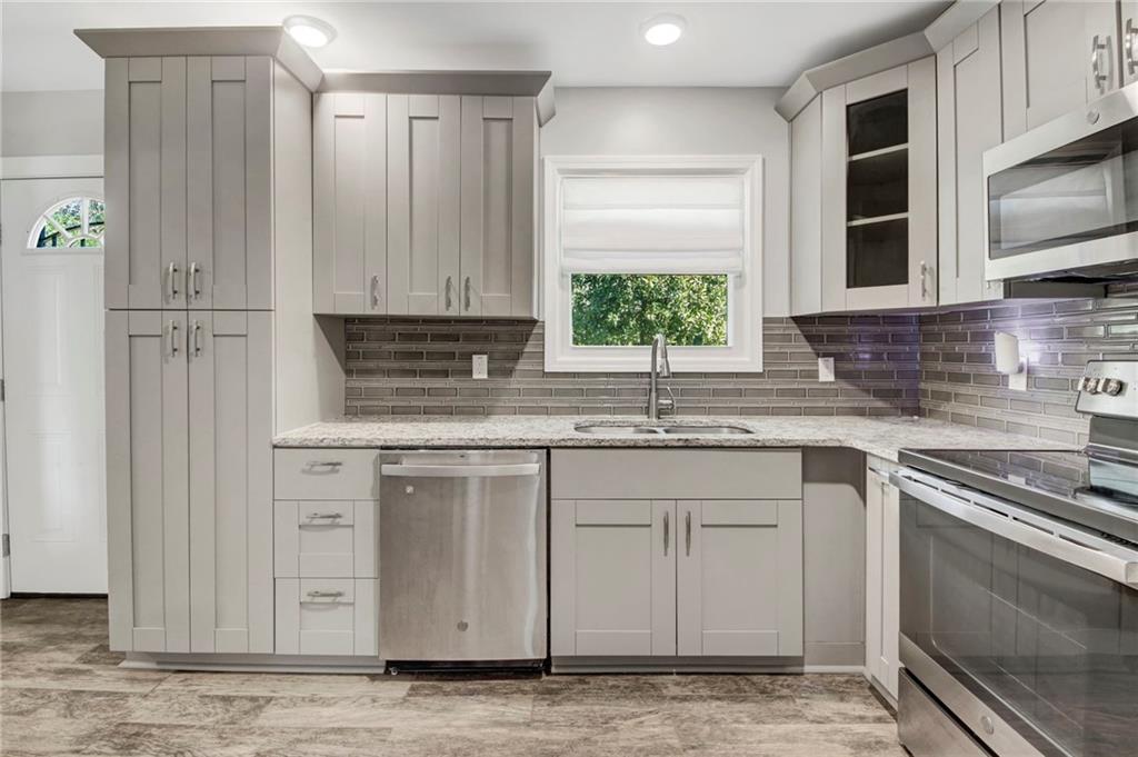 2692 Rockcliff Road SE