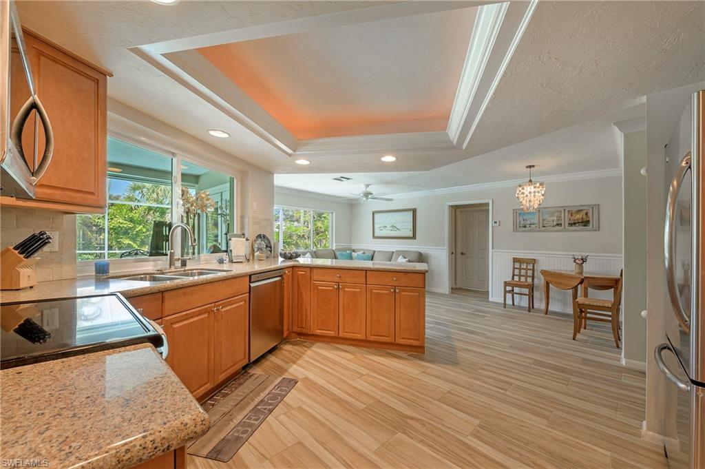 463 Golfview DR