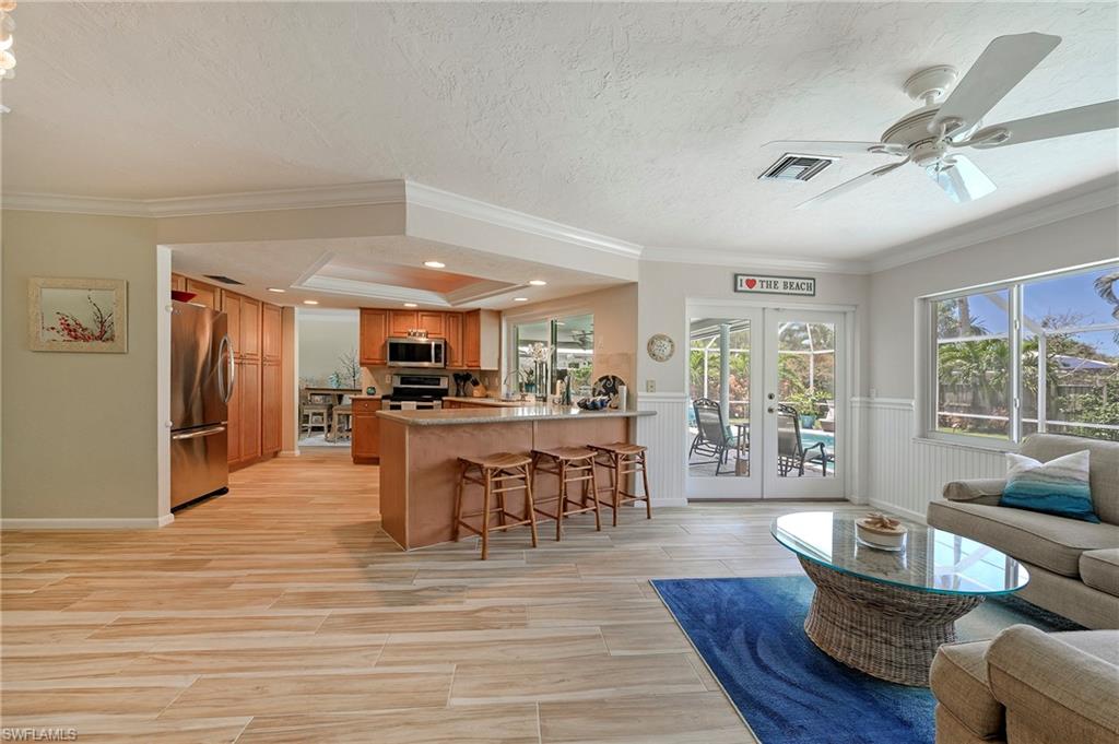 463 Golfview DR
