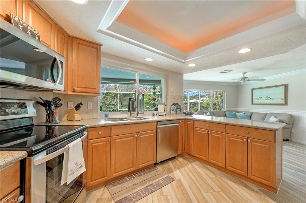 463 Golfview DR