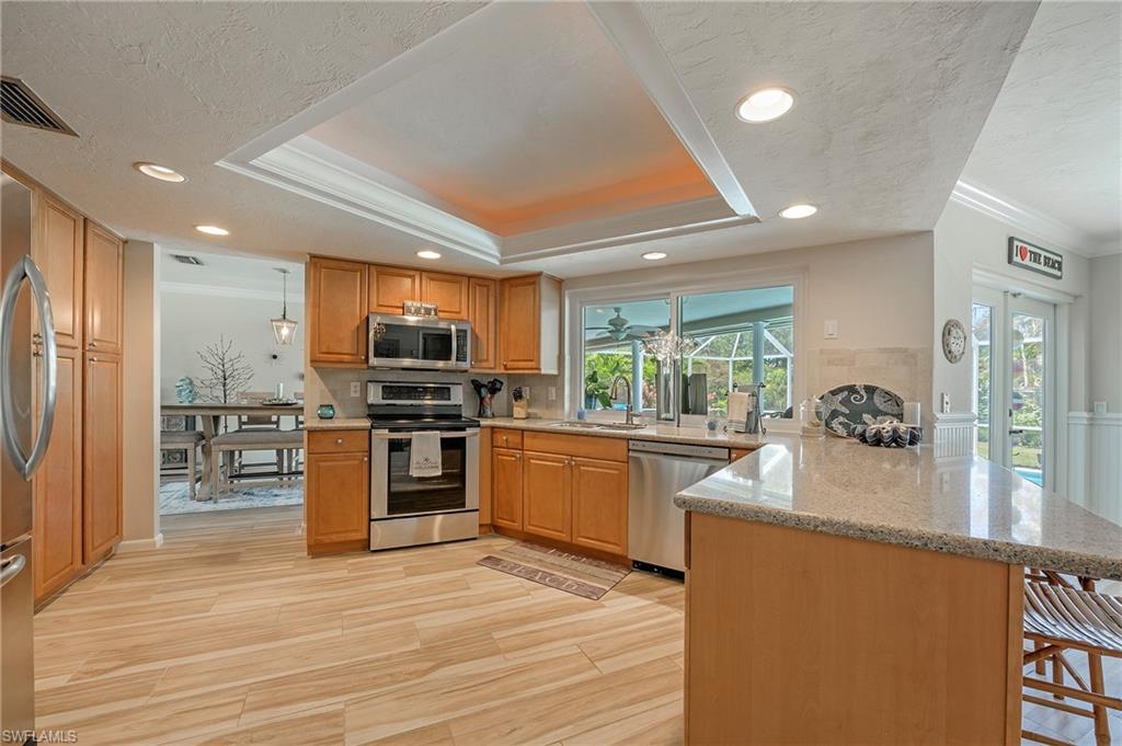 463 Golfview DR