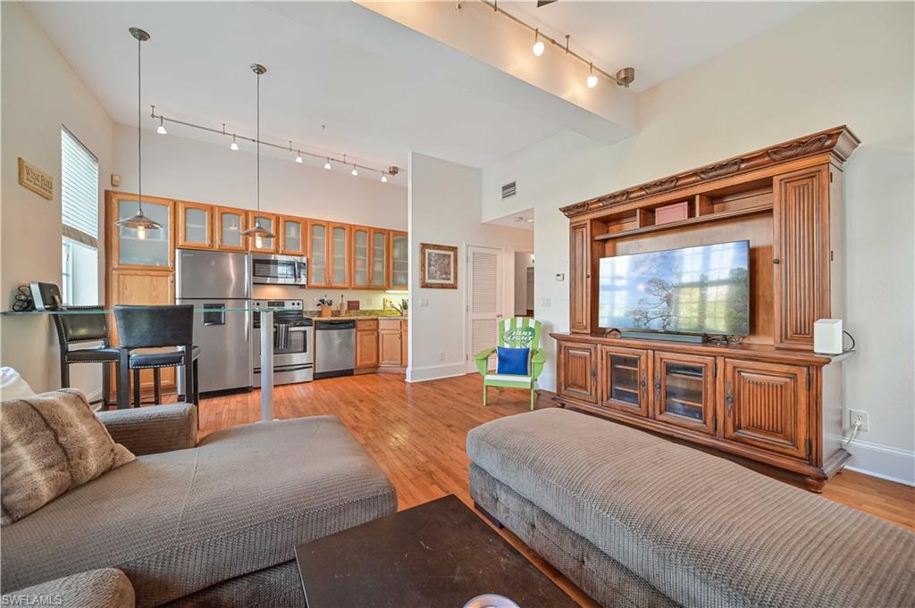 2230 1st ST Unit: 207